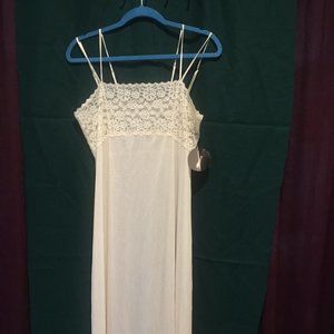 NWT Valerie Stevens Ivory silhouette sleepware M